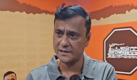 Sandeep Deshpande condemns police behavior in Mumbai student protest