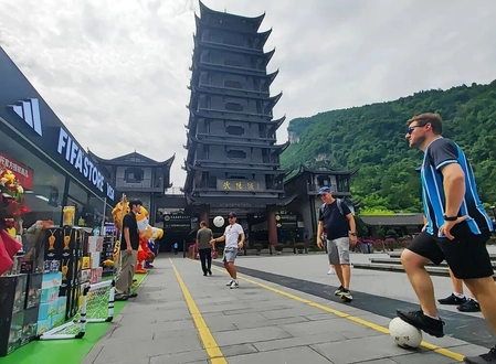 China Becomes a Top Choice for Foreign Tourists