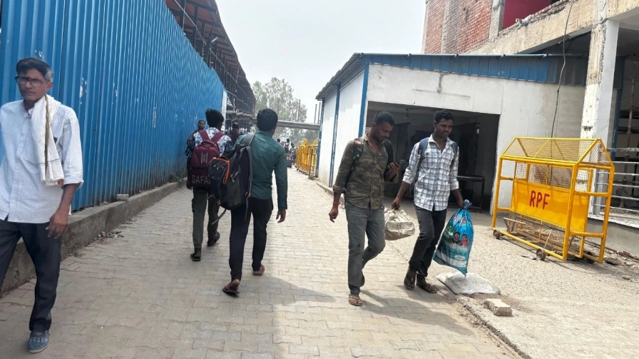 Gross Negligence in Security at Ghaziabad Station
