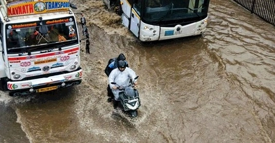 Mumbai Floods: 13 Dead, Schools Closed, Red Alert Issued