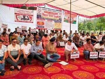 Violence with RTO Inspector in Jaipur; Transport Union protests