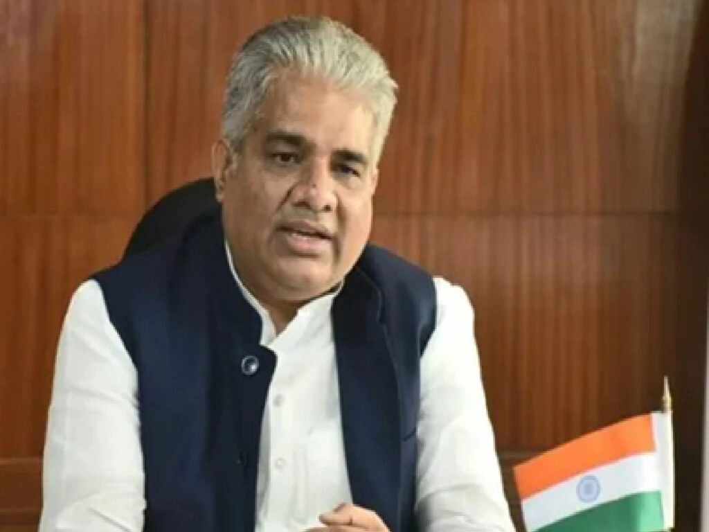 Union Minister Yadav's Secretary and 3 Aides Dismissed