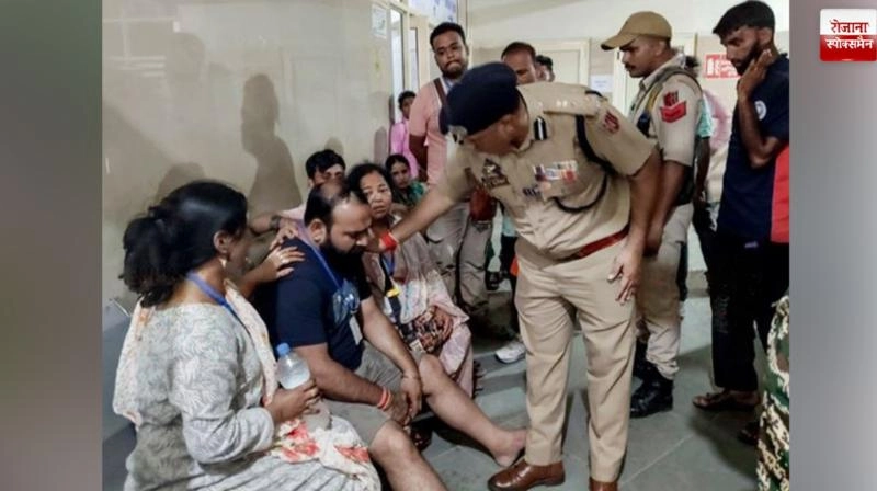 Amarnath Pilgrim Vehicle Overturns on Highway, Six Injured