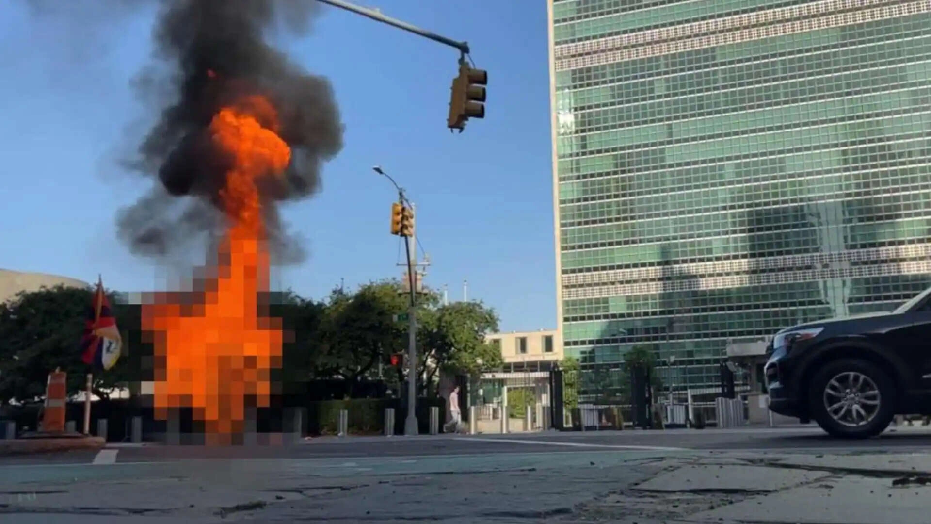 Man Sets Himself on Fire Outside UN, Demands China Leave Tibet