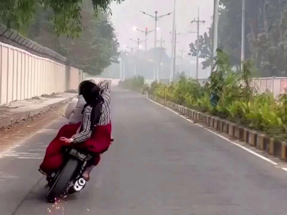 Viral Video: Biker Stuns Everyone with a Dangerous Stunt