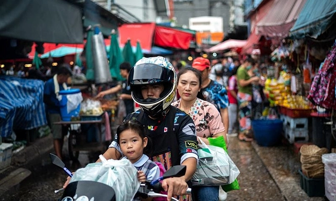 Young Thais Postpone Family Plans Amid Financial Strain: Survey